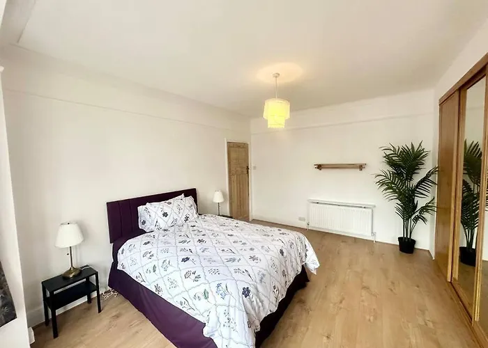 4 Bed House In Daneby Road,Se6