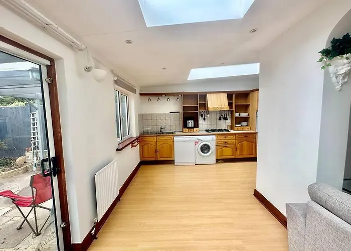 4 Bed House In Daneby Road,Se6