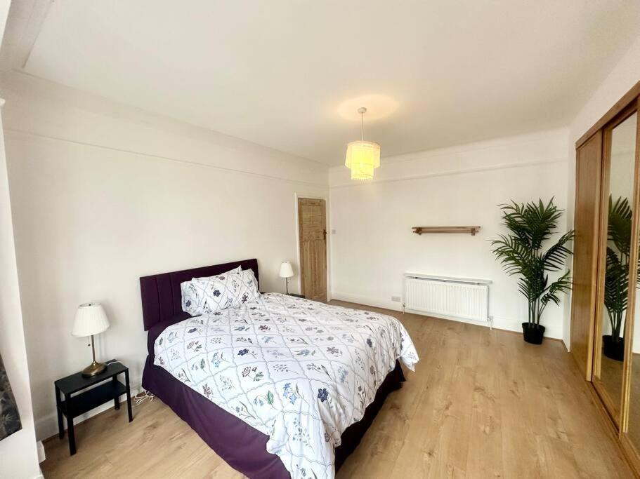 4 Bed House In Daneby Road,se6 Catford