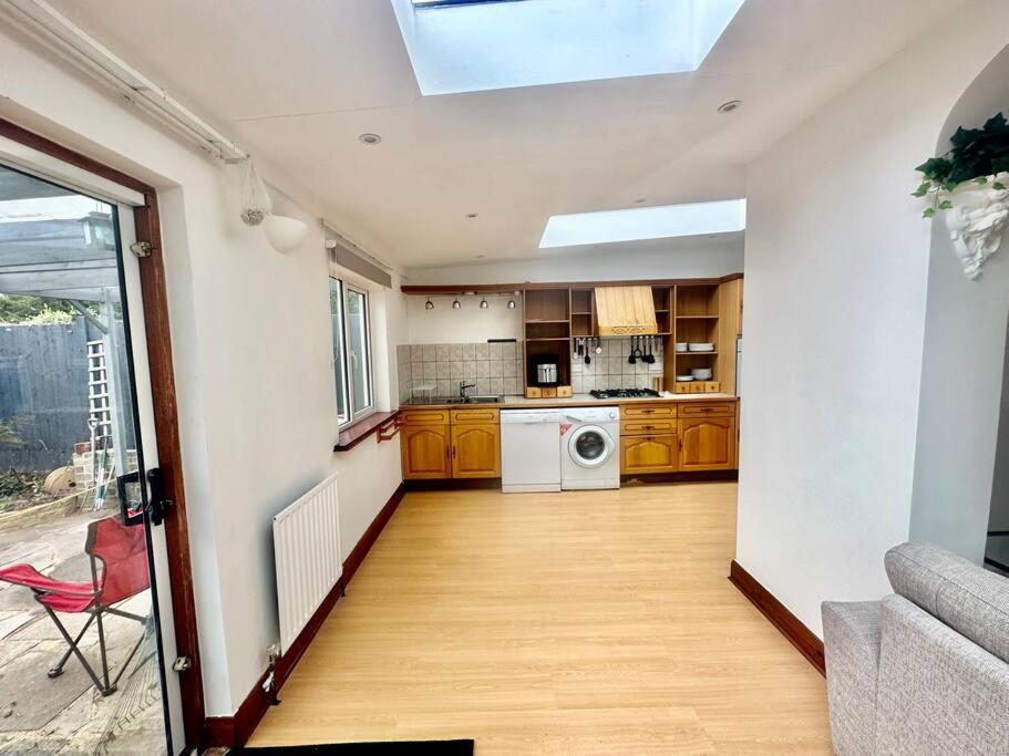 4 Bed House In Daneby Road,se6 *