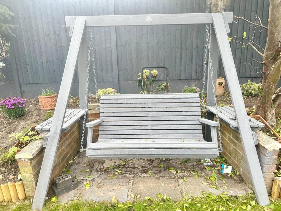 4 Bed House In Daneby Road,se6 *
