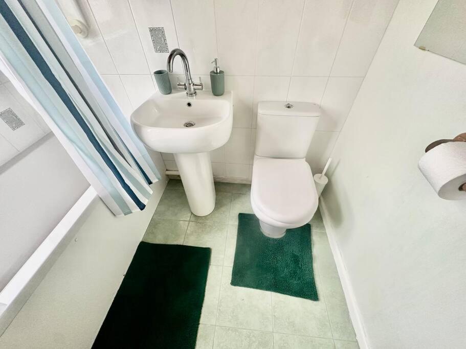 Holiday home 4 Bed House In Daneby Road,se6 Catford