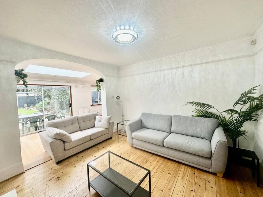 4 Bed House In Daneby Road,se6 Catford