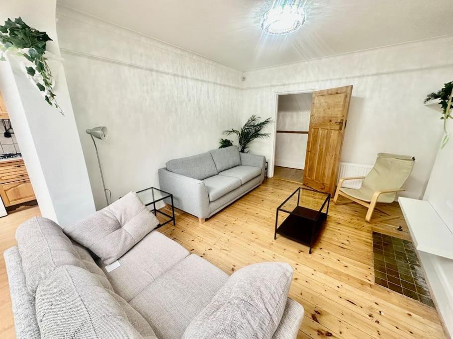 4 Bed House In Daneby Road,se6 Holiday home