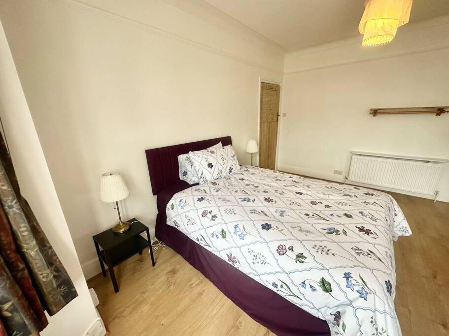 4 Bed House In Daneby Road,se6