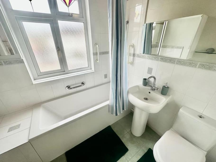 4 Bed House In Daneby Road,se6 Catford