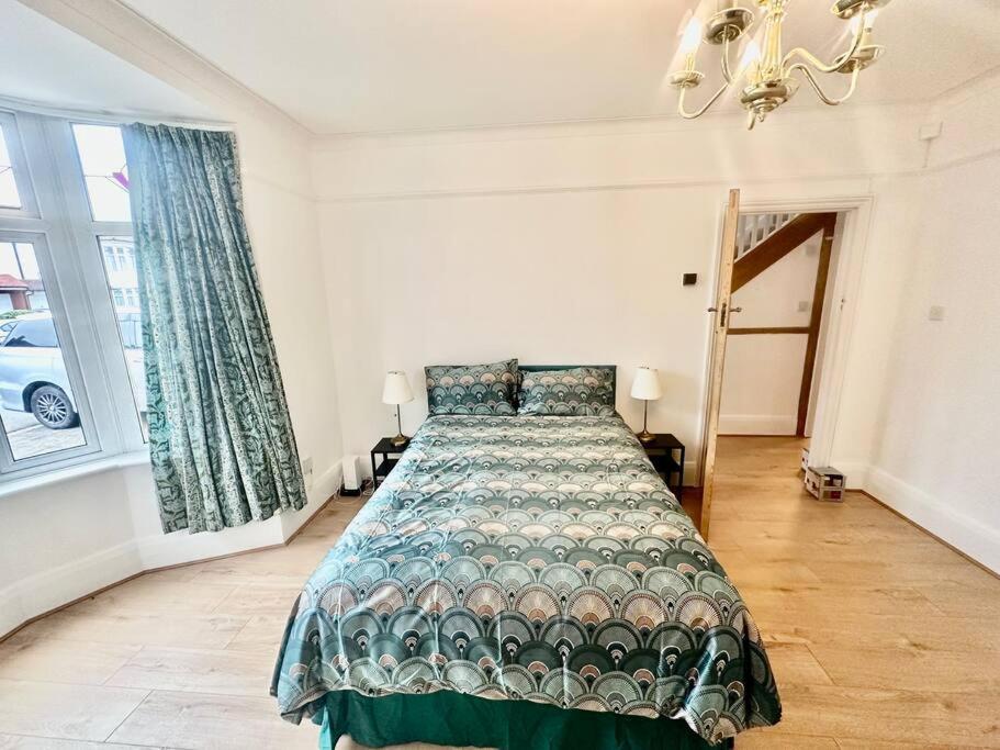 4 Bed House In Daneby Road,se6