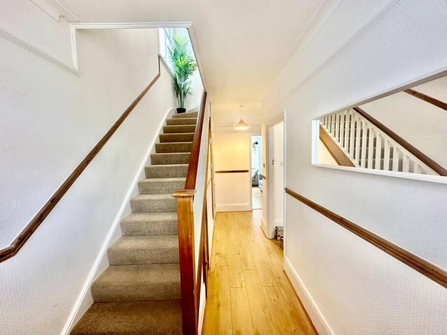 4 Bed House In Daneby Road,se6 Holiday home