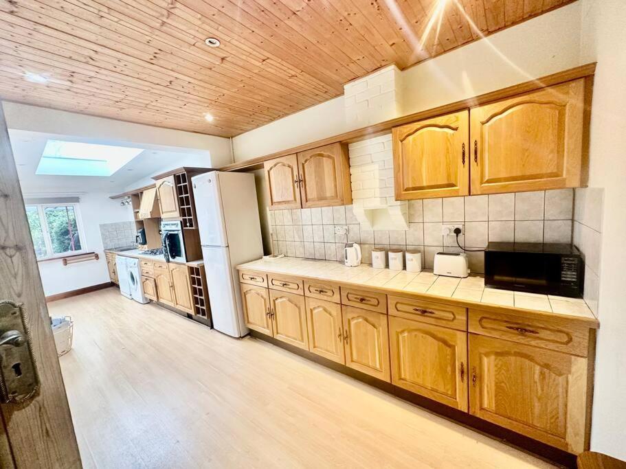 Holiday home 4 Bed House In Daneby Road,se6 *