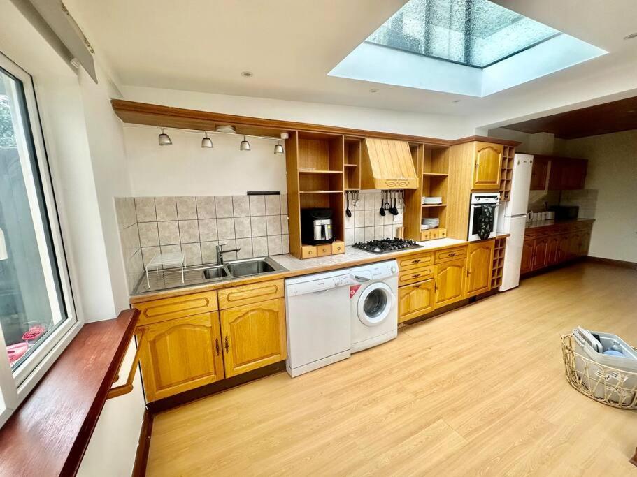 Holiday home 4 Bed House In Daneby Road,se6