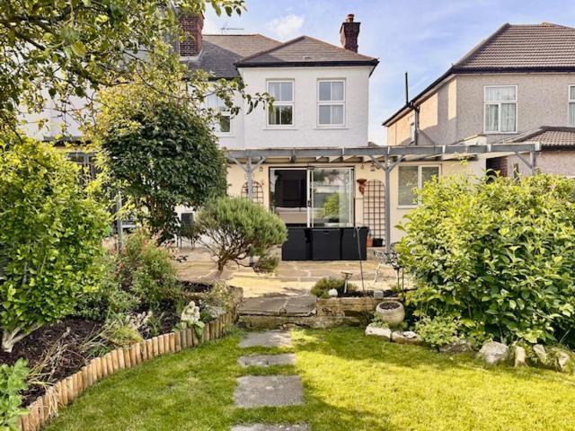4 Bed House In Daneby Road,se6 *