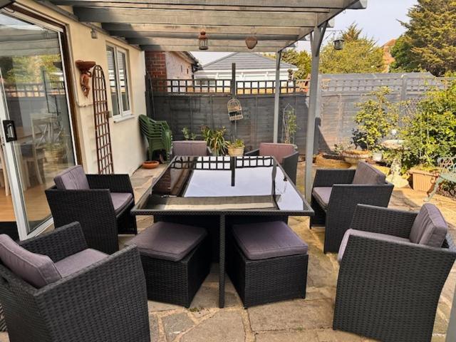 4 Bed House In Daneby Road,se6 Catford