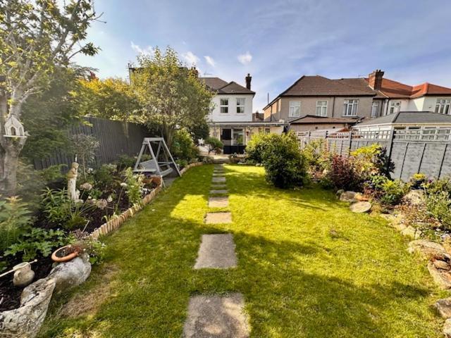 4 Bed House In Daneby Road,se6 Catford