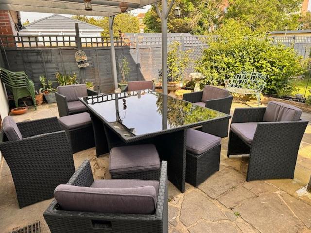 4 Bed House In Daneby Road,se6 * Catford